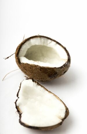 低カロリーでビタミン・ミネラルが豊富なココナッツウォーターを飲むだけ