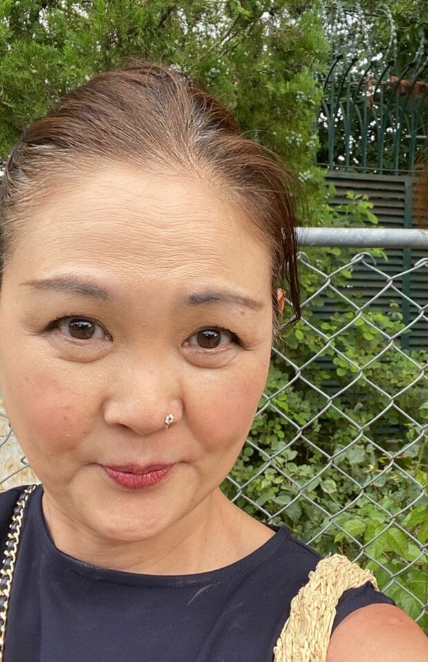 鼻につけたピアスが印象的な泰葉（公式ブログより）