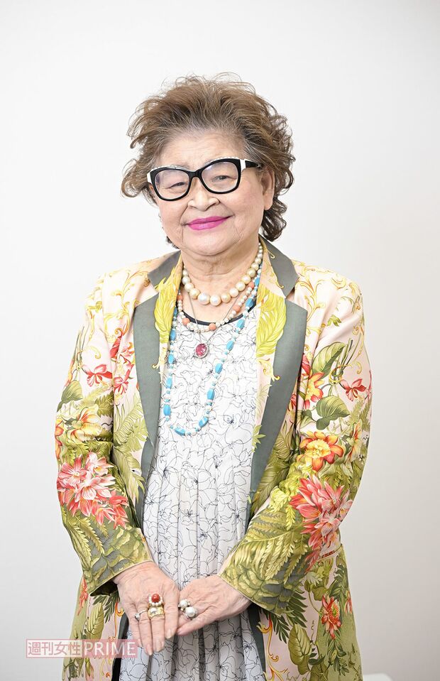 傘寿を迎えても指輪、アクセサリーは当時のままゴージャスな和泉節子
