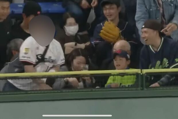 5月2日の「巨人VSヤクルト戦」での騒動の原因となったシーン(『DRAMATIC BASEBALL』チャンネルより)