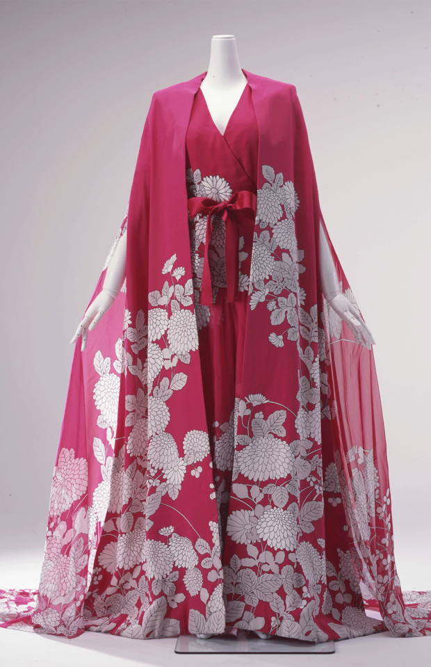 《ジャンプスーツ、カフタン「菊のパジャマドレス」》1966年　島根県立石見美術館蔵