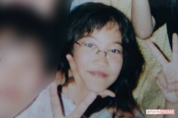 小学校の修学旅行に参加する橋本志穂容疑者（同級生提供）