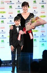 寺島しのぶとフランス人アートディレクターの夫とのひとり息子・尾上眞秀くん