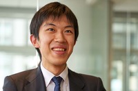 鉄道系YouTuber「スーツ」運転免許を即日返納で炎上! 年収5,000万円公言、アンチも“養分”にして突き進む…