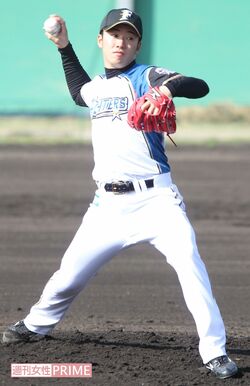 '11年2月、沖縄キャンプで投球練習をする斎藤佑樹