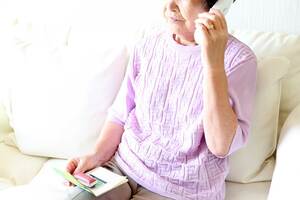 電話でお金の話が出たら切ってよし　※写真はイメージです