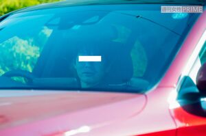 この日も車を運転して、子どもたちの送迎を手伝っていた歯科医のカレ