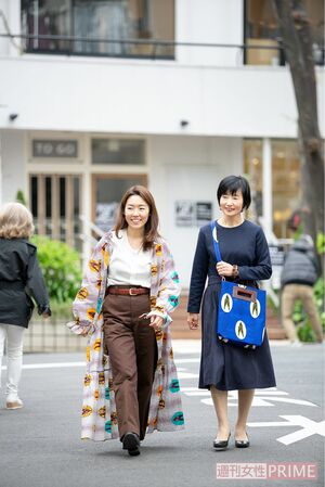 ワンピースと羽織の2WAYで楽しめる服や、シンプルな洋服にも映えるバッグは人気商品 撮影/伊藤和幸