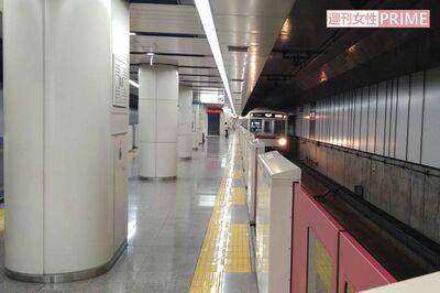 服部恭太被告が現行犯逮捕された国領駅のホーム