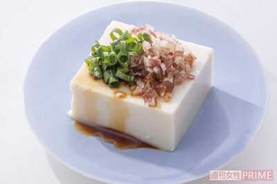 冷奴風だけどぷるんと新食感豆乳キューブ寒天(撮影/廣瀬靖士)