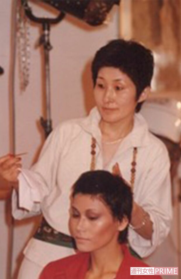 メイクアップアーティストの先駆けとして活躍。独自のメイクアップ理論をまとめた『ザ・ベスト・メイキャップ』も出版