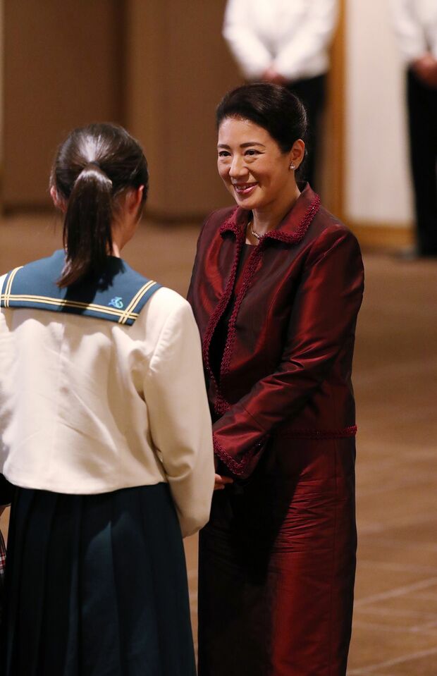 中学生の英語弁論大会のレセプションで学生とご交流（11月30日）