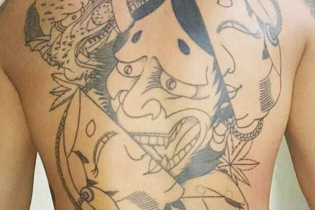 植松容疑者の背中には般若とおかめの入れ墨が（容疑者のtwitterより）