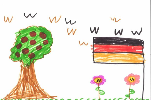 子どもたちが現地の様子などをサインペンで絵にした展覧会の作品