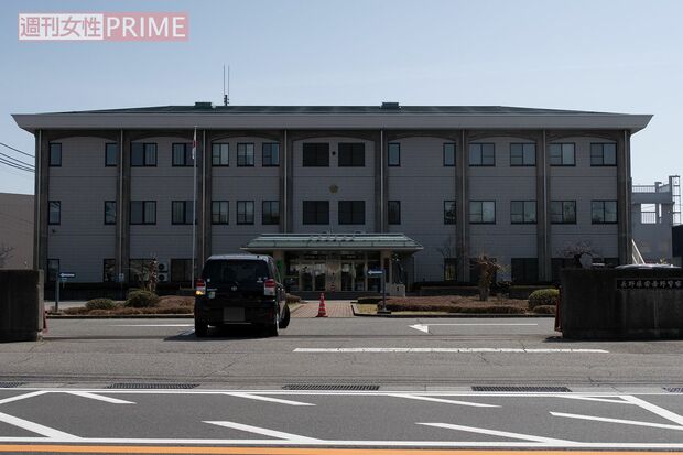 犯行の動機解明のため、長野県警と安曇野署（写真）は捜査を続けている