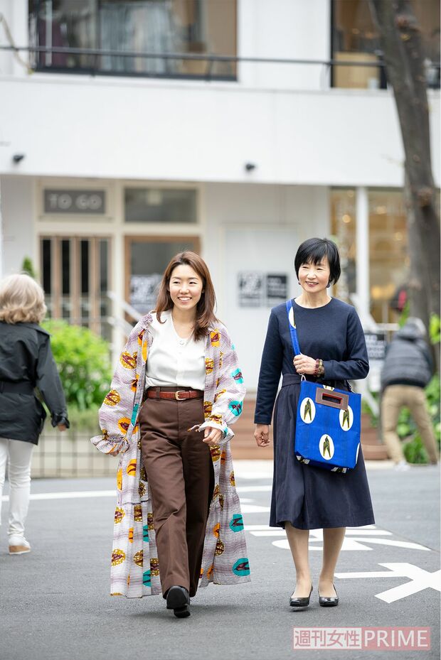 ワンピースと羽織の2WAYで楽しめる服や、シンプルな洋服にも映えるバッグは人気商品　撮影／伊藤和幸