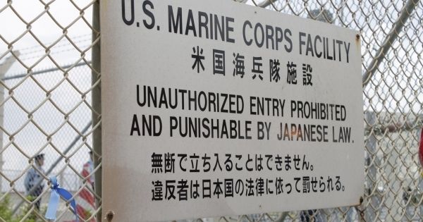  フェンスから向こうは米海兵隊の占有エリアにあたり、日本の法律は適用されない