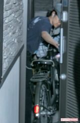 2018年7月下旬に自宅前で井上真央を直撃するも、そっけない態度だった