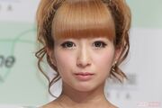 辻希美、第5子・夢空ちゃんのニューボーンフォトを投稿するも赤ちゃんをきつく包む「おひな巻き」に賛否集まる