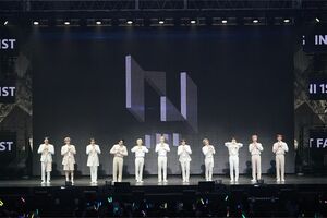 左から池崎理人、後藤威尊、許豊凡(シュウ・フェンファン)、西洸人、高塚大夢、木村柾哉、藤牧京介、松田迅、尾崎匠海、佐野雄大、田島将吾(C)LAPONE ENTERTAINMENT