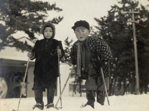 7歳のとき。故郷・秋田でスキーをはいて