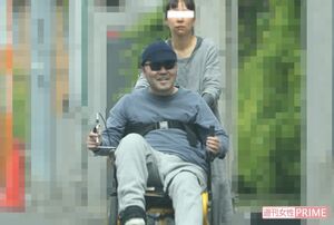 グリップを握る手にも力がこもっていた。車イスから身体がずり落ちないよう、上半身はサポートバンドで固定