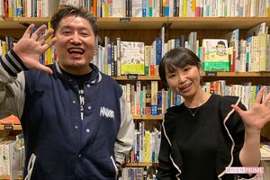 吉田豪(左)と石川優実(右)、本屋B&Bにて