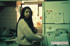 母親代わりに家事を行うようになった高校生当時の亞聖さん