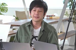 自身のYouTube動画でも、GUCCIコラボTシャツを着用していた二宮和也（公式YouTubeより）