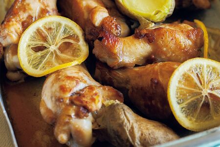 鶏手羽元のオーブン焼き　撮影／砂原文