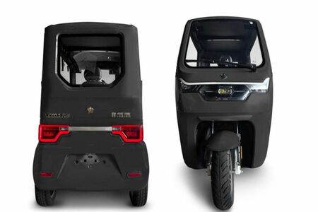 ETT-NEOというモデル。幅約1mのコンパクトサイズ、駐車スペースをとらないので便利。全幅995mm全高1600mm最高速度50km