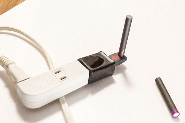 本体を2つに分解して充電するプルーム・テック