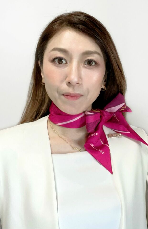 沖りかさん●日本化粧品検定特級コスメコンシェルジュ。ネイルサロンSherryDolce代表として活躍するトータルビューティーマニキュアリスト。日本ネイリスト協会（JNA）本部認定講師、コスメコンシェルジュインストラクターとしても活動。