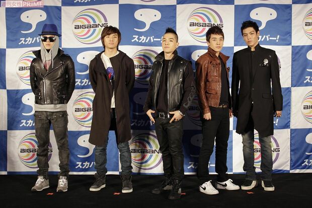 右から、T.O.P、スンリ、SOL、D-LITE、G-DRAGON