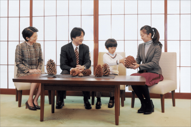 2014年11月、秋篠宮さまの誕生日に際しての家族写真。眞子さんは当時、英国に留学中