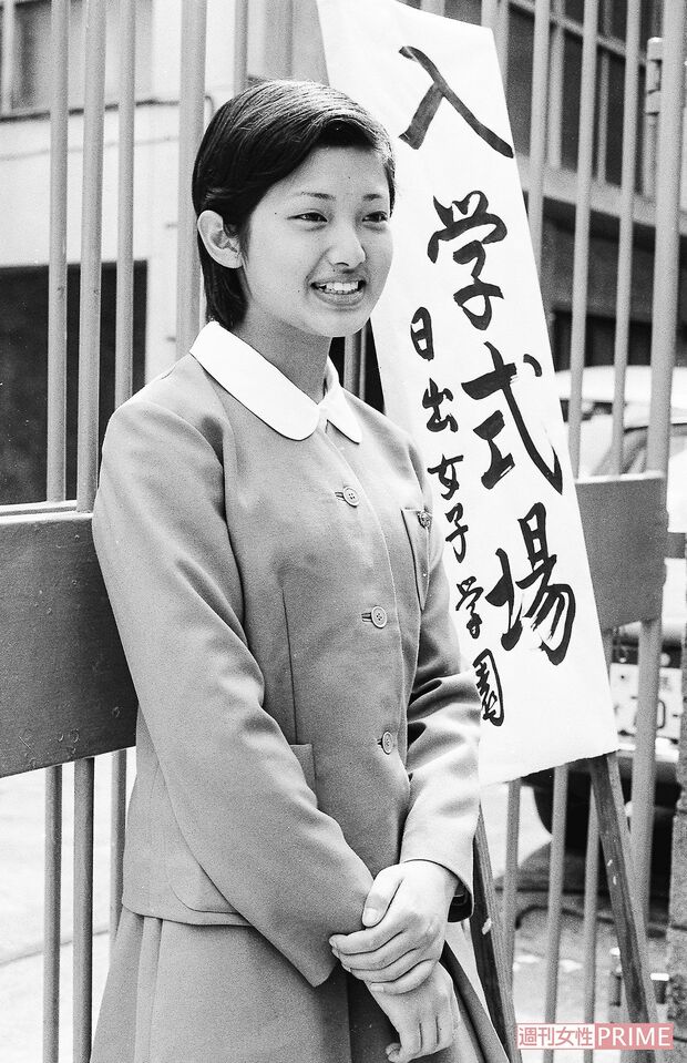 日出女子学園高等学校に入学（'74年4月）　撮影／週刊女性写真班