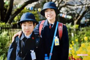 小学生のころ。陽斗さん(左)の学校の送迎は、姉である鈴乃さんが行っていた