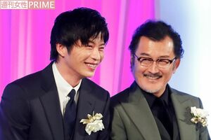 左から田中圭、吉田鋼太郎　撮影／伊藤和幸