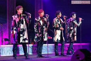 息ぴったりの歌唱と、爆笑のMCで会場は大盛り上がり　撮影／佐藤靖彦