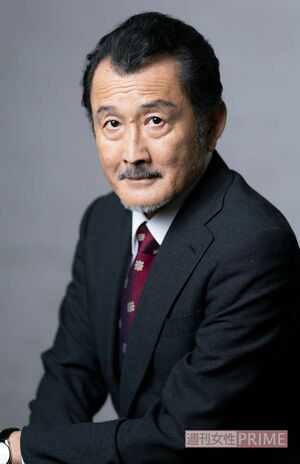 吉田鋼太郎　撮影／矢島泰輔　ヘアメイク／熊谷波江　スタイリング／SAKAI　