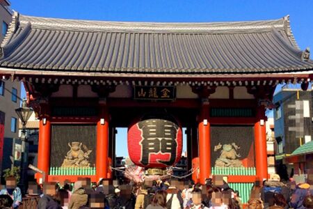 浅草などの観光地には多くの外国人旅行者が　※写真はイメージです