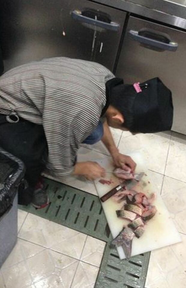 目を疑った調理方法(筆者撮影)