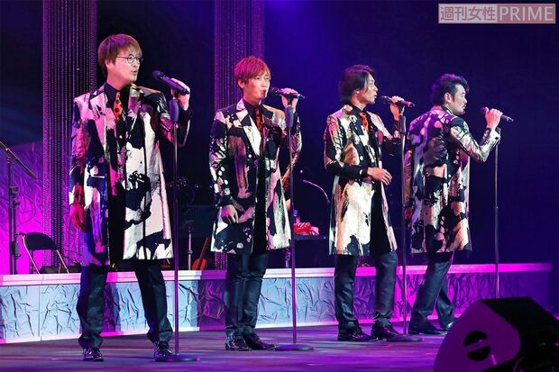 息ぴったりの歌唱と、爆笑のMCで会場は大盛り上がり　撮影／佐藤靖彦