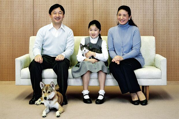 幼少期は、動物たちに囲まれて育った愛子さま(宮内庁提供写真)