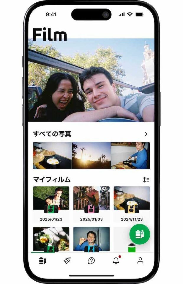「写ルンです＋」のアプリ画面。本体を発送すると約1週間で画像データが届く。画像データを使ったフォトムービーも作れる