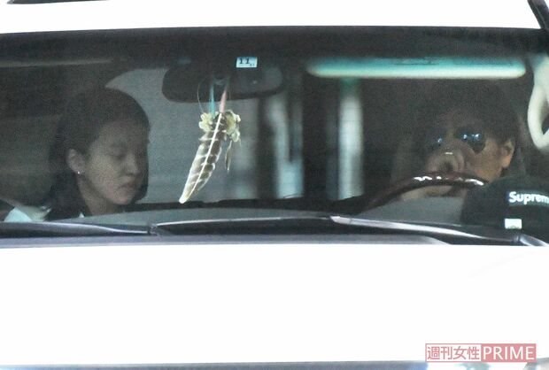 普段は静香の運転する四駆で送迎中の木村。父娘は楽しそうに話していた