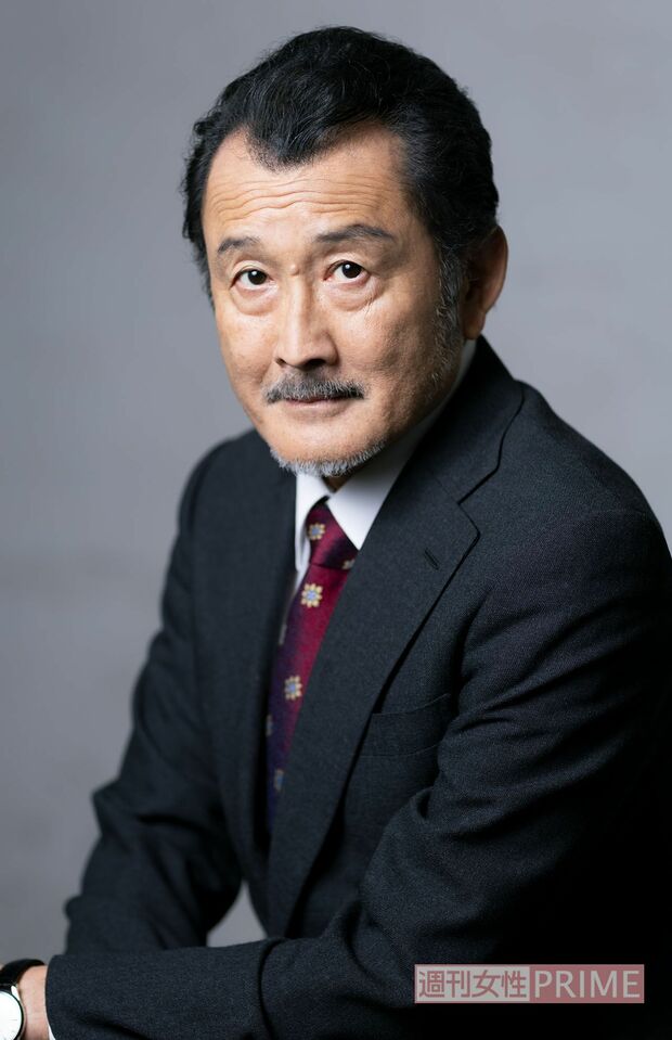 吉田鋼太郎　撮影／矢島泰輔　ヘアメイク／熊谷波江　スタイリング／SAKAI　