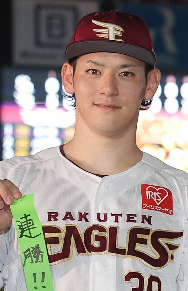 伊藤裕季也（楽天）。“ゆきやの美肌事情”という動画では「プロ2年目から日焼け止めを塗っている」と明かした（写真／産経より）