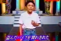 『B-RAPリクエストアワード』で代表曲の『15の昼』を披露する尾崎豆。周囲にイジられる苦悩を歌っていた（インターネットより）