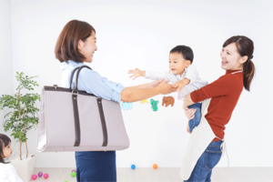 コロナ禍、シッターの衛生意識も厳しく問われ、“ヘトヘト”の声も(※画像はイメージです)